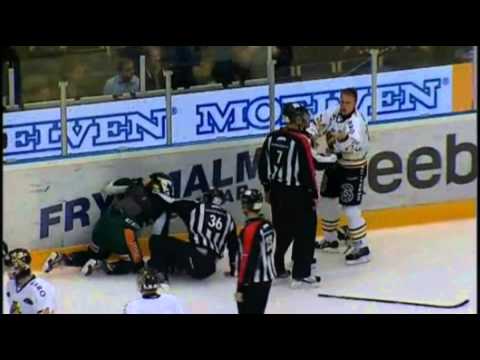 Här ryker spelarna ihop - innan perioden har startat [Färjestad - AIK] 21/10-12