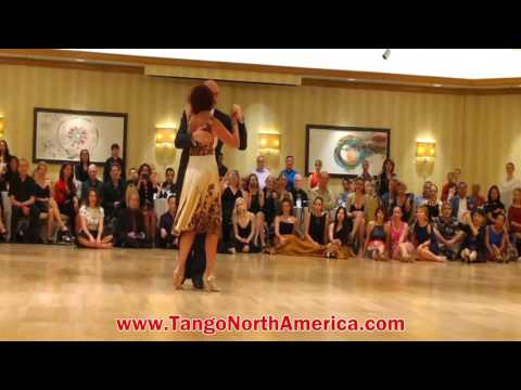  Alicia Pons  and  Daniel Arias  are  dancing  to  the  tango  "  Junto A Tu Corazon  "  by  Carlos di Sarli  in  2017