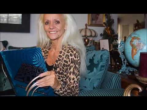 Longest Finger Nails in The World  Lee Redmond