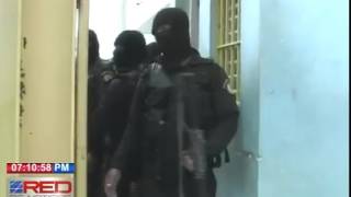 Sorprenden dos reclusos cárcel de La Romana con 186 porciones de droga