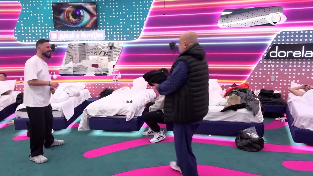 Iliri, Miri dhe Eriku kërcejnë së bashku nën ritmet e muzikës