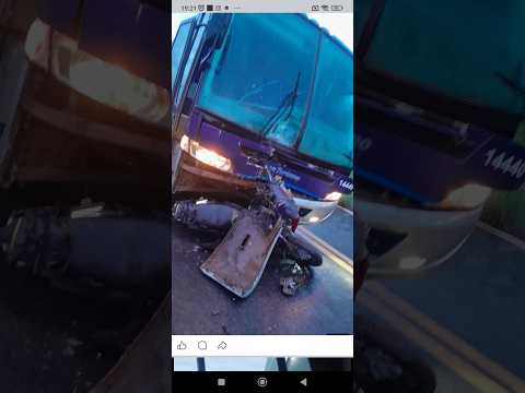 Colisão moto e ônibus na estrada de Cônego Marinho  Uma pessoa morre