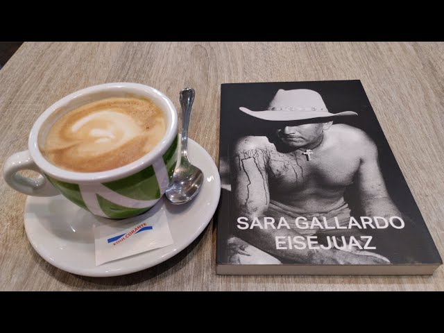 Vídeo relacionado con Eisejuaz de Sara Gallardo : ¿hagiografía o parodia? / Ulda Margoth Cuevas Aro.