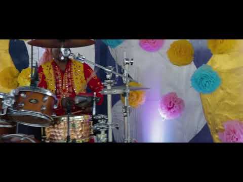 Jonaf Fernandes Kissing Str...