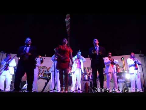 Banda Cachanilla - La Carcacha En Vivo 2013