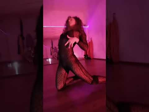 Amanati - Femme Fatale_dance choreography. Flow work dance.