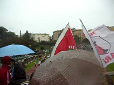 Ultras Bari sotto la pioggia a Siena (Siena -Bari 3-2)