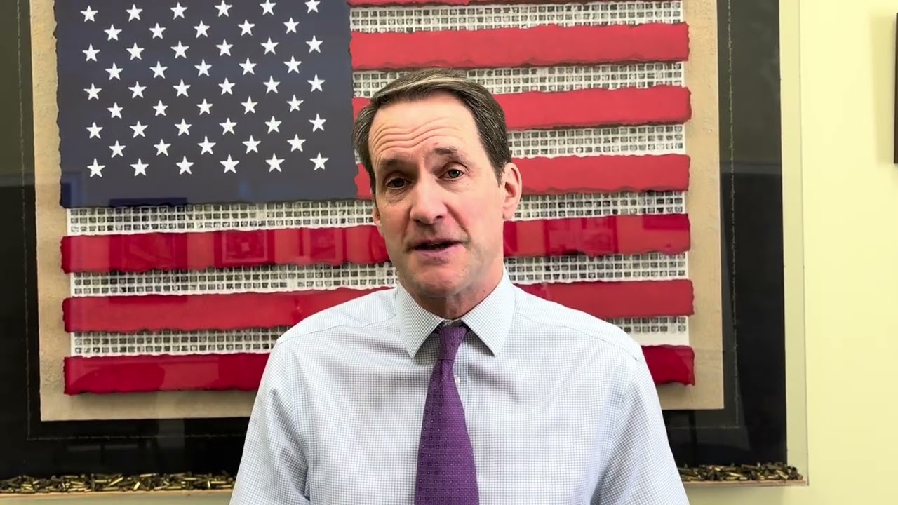 El Honorable Jim Himes, Representante de los Estados Unidos