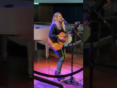 Rocío Sirri - Sweet Dreams (Eurythmics Cover)