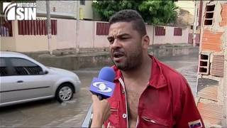 Cuatro personas fueron rescatadas después de que su vehículo quedara atrapado