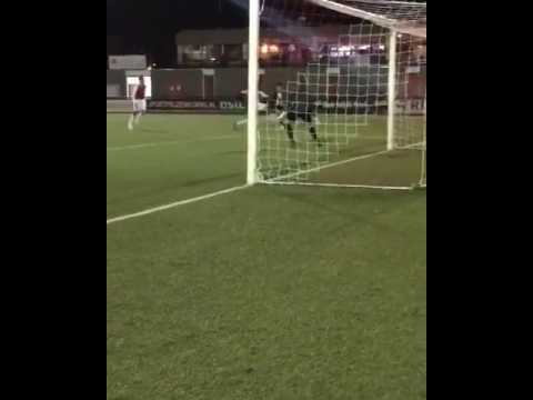 Lekkere redding in korte hoek van Sam Leroy (Alexandria 66 JO17)