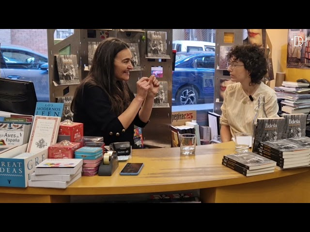 Vídeo relacionado con Fidela (Ficción nº 55)