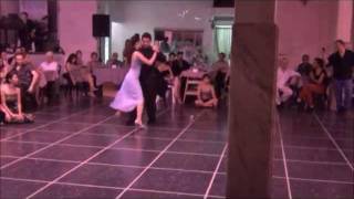 VERONICA VAZQUEZ & ALEJANDRO BERON bailando VOLVAMOS A EMPEZAR en FLOREAL MILONGA