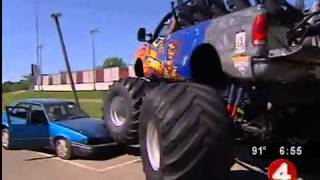 preview picture of video 'VIDEO: Take a ride on a monster truck'