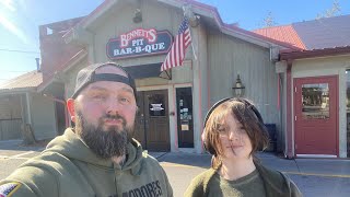 We Tried Bennett’s BBQ in Pigeon Forge… Here’s What Happened! 😲