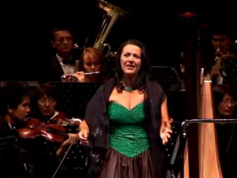 Valeria Esposito (Traviata - E' strano, e'strano)