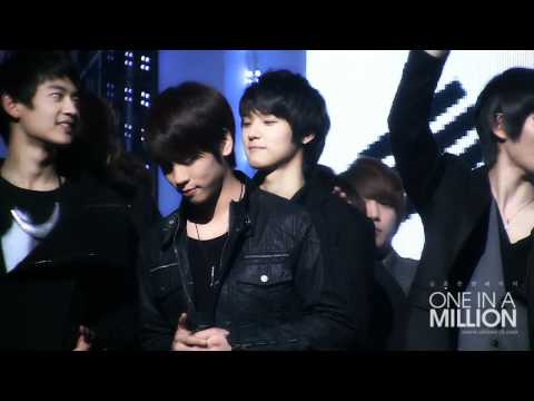 [fancam] Jonghyun Singing Goodbye @ KR-CH Song Festival 101202