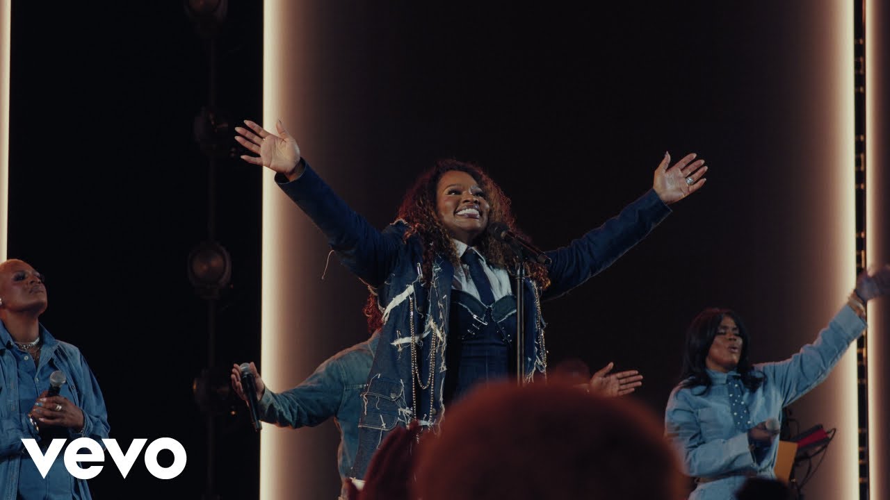Tasha Cobbs Leonard - God Responds (Official Live Video)