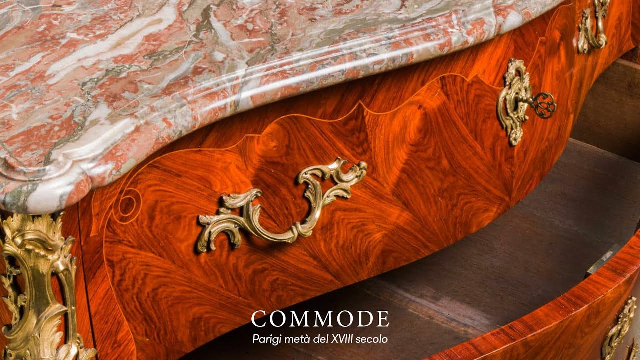 Storia del mobile: Analisi Dettagliata di un Commode Bombato in Bois de Rose