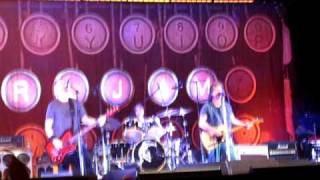 Pearl Jam &quot;MFC (Mini Fast Car)&quot; @ Heineken Jammin&#39; Festival 2010