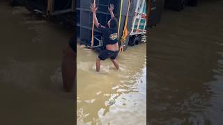 Download lagu Tragedi Saat Mau Cek Sound! #soundsystem #ceksound #soundhoreg #horegmania #viralvideo #shortvideo mp3