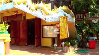 preview picture of video 'Laos: Vientiane - Phat Tich (Vietnamese) Temple'