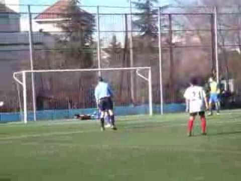 Minuto 79. La última ocasión del Nueva Elipa y del partido, con una gran acción de Luis.