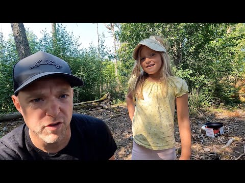 ÄVENTYR: En natt i tält vid en insjö i Sverige