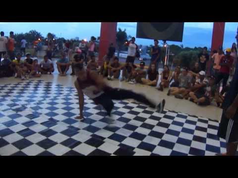Semifinal Footwork  - Lagartixa(Adr Crew) vs Helbert(Urbanus Crew)  Dancing King's 2013