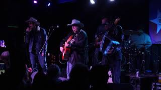 Garrett T. Capps + Flaco Jiminez + Los Texmaniacs - She's About a Mover