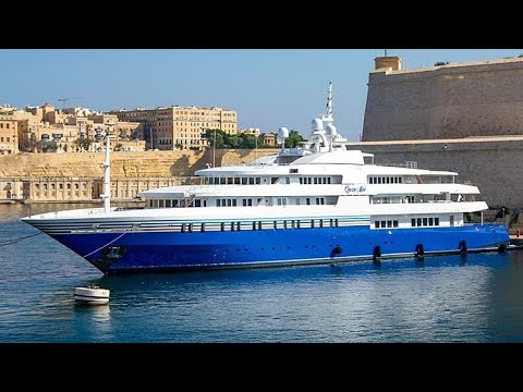 92M NEORION YACHT 'QUEEN MIRI' | $1,825,000 PER/WEEK