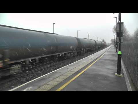 (HD) DB Schenker 60019 'Port Of Immingham' Powers Through A Blizzard At Tamworth Working 6M00
