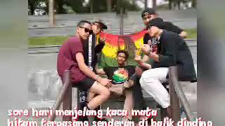 Download lagu Status wa lirik alkohol kamu jahat tapi enak  di jamin statusmu akan keren . mp3