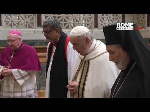 Francisco reza con líderes de distintas confesiones cristianas
