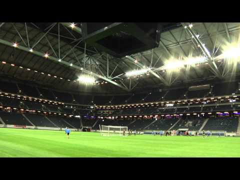 Andreas Isaksson kickar jumbotron