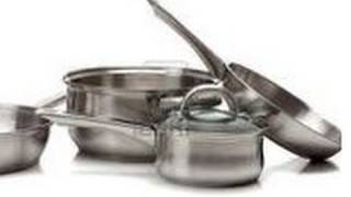 Ollas y cacerolas brillantes sin usar productos químicos. Clean pots, pans non toxic Ecodaisy.