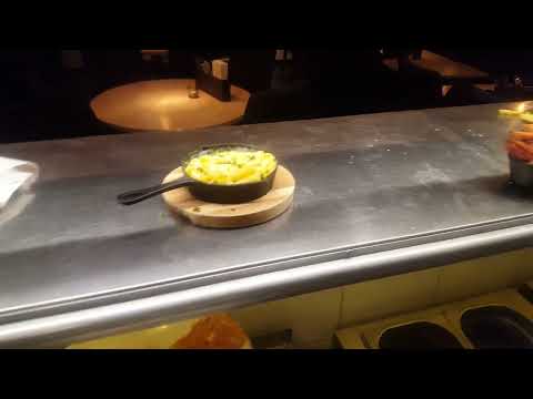 Vi ska äta .....entrecote - café de Paris....Toma hack..bbq sås..grönsakerna