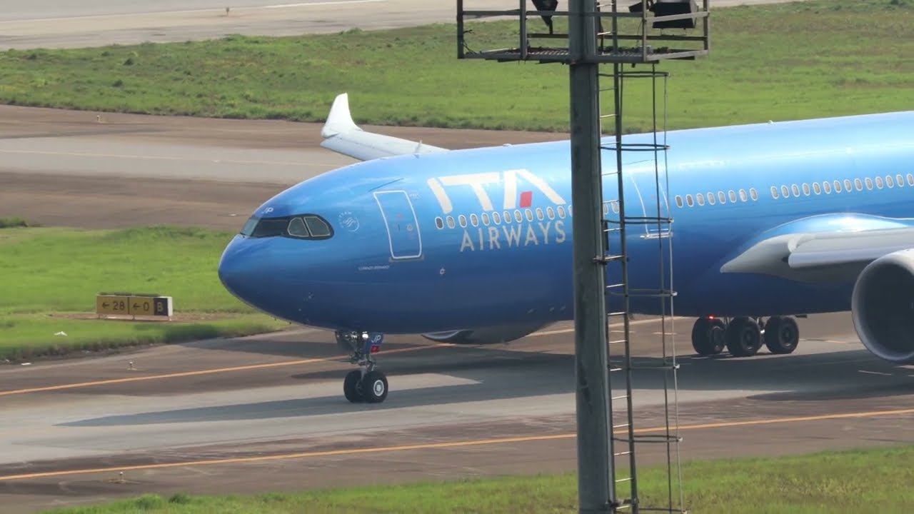 ITA Airways Hangar Lounge thumbnail