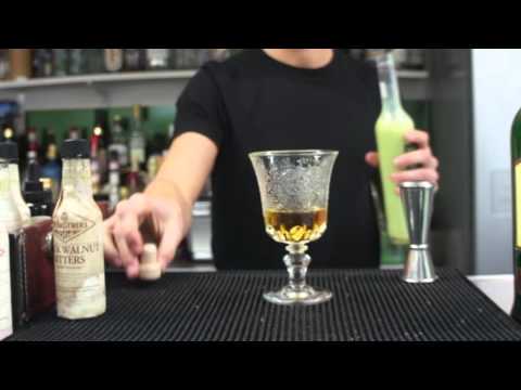 How t' Make a St Patricks Day Cocktail: A Snake in the Grass