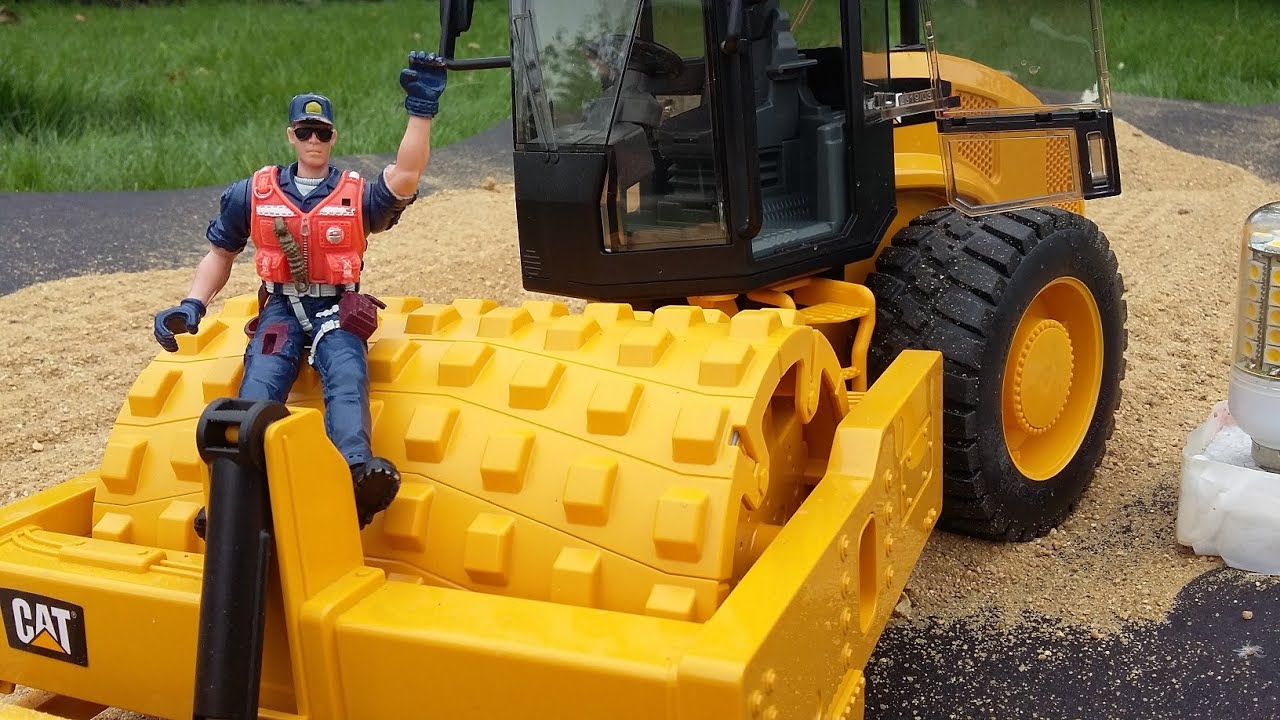 Bruder Вибрационный уплотнитель грунта CAT, с углом наклона лезвия 02-450