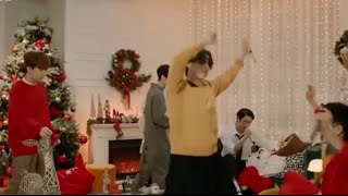 Download lagu yugyeom and jb dancing while jinyoung sings to jackson #shorts #got7 #wangaeparkgae #Yugyeom #jb mp3