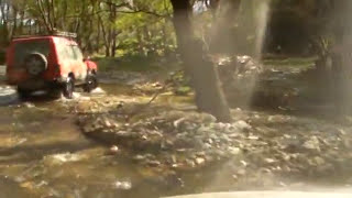 preview picture of video 'Land Rover Discovery, Grand Vitara, Rexton ~ River crossing 4x4 Greece~ 28/03/2010'