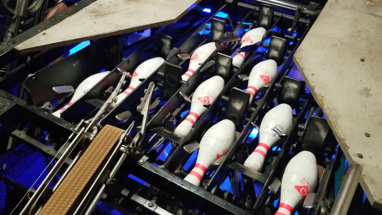 Mesmerizing bowling pinsetter