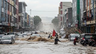Download lagu Severe Flooding Hits Pemalang City! City Walk Submerged, Residents Trapped at Night mp3 Download lagu Severe Flooding Hits Pemalang City! City Walk Submerged, Residents Trapped at Night mp3
