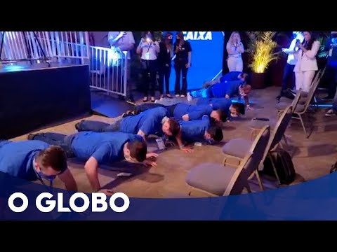 Presidente da Caixa imita gesto de Bolsonaro e põe funcionários para fazer flexões em São Paulo