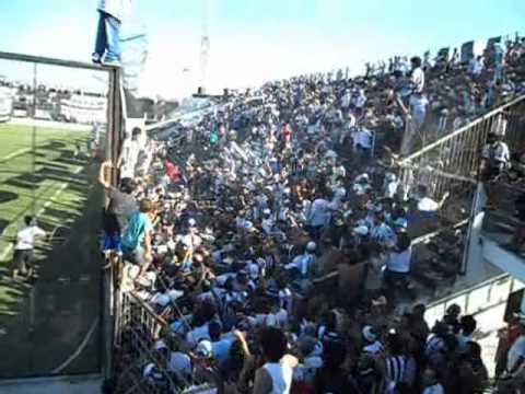 "CHACO FOR EVER VS SARMIENTO 29-01-2012" Barra: Los Negritos &bull; Club: Chaco For Ever