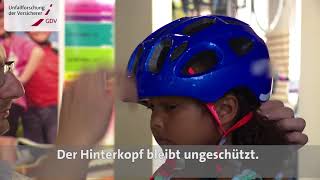 Video Film Kinder lernen Rad fahren: Der Fahrradhelm