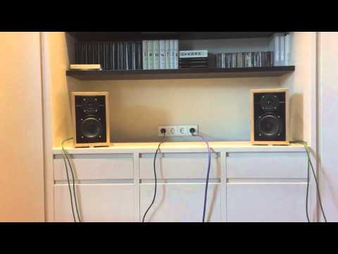 Russell K  Red 50 Loudspeakers / Manley tube amp (Audio HD)