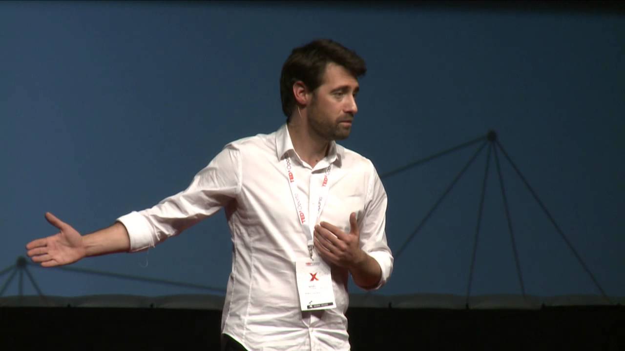 A poesia não se serve em pratos de balança | Pedro Lamares | TEDxOPorto