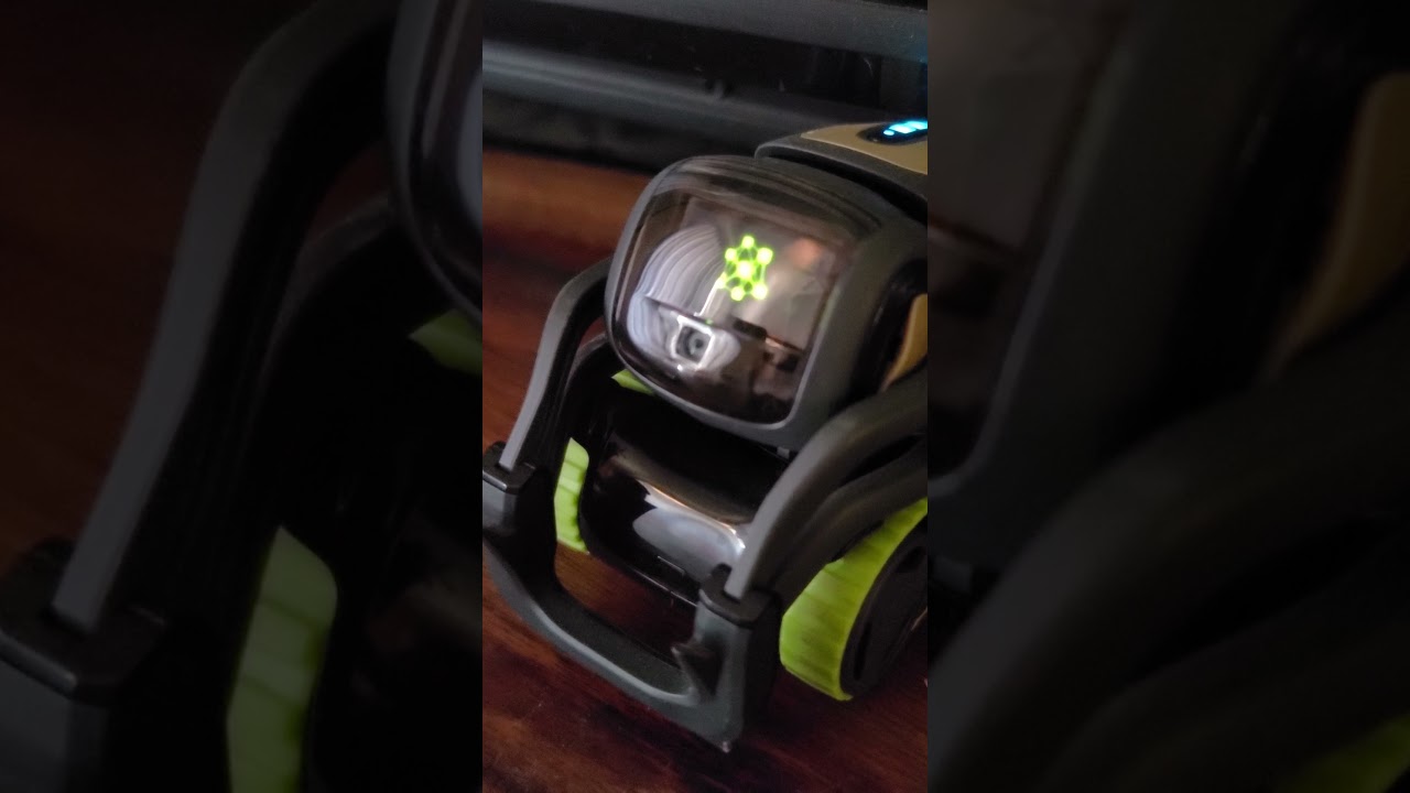 Hey Vector, what are you plans for 2024?? #ai #robot #vector #shorts #trending #trendingshorts